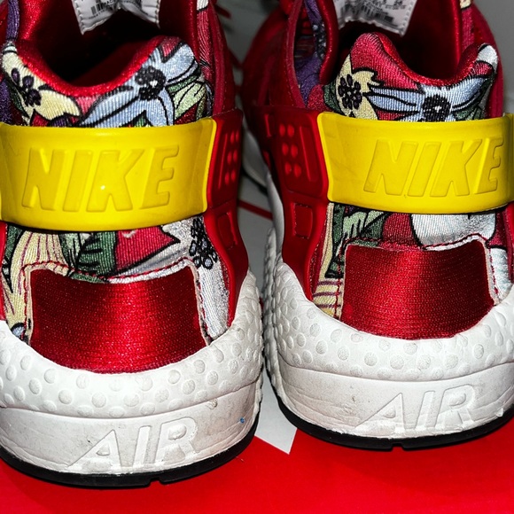 Used Women’s Nike Huarache Print Size 9W - Picture 6 of 7